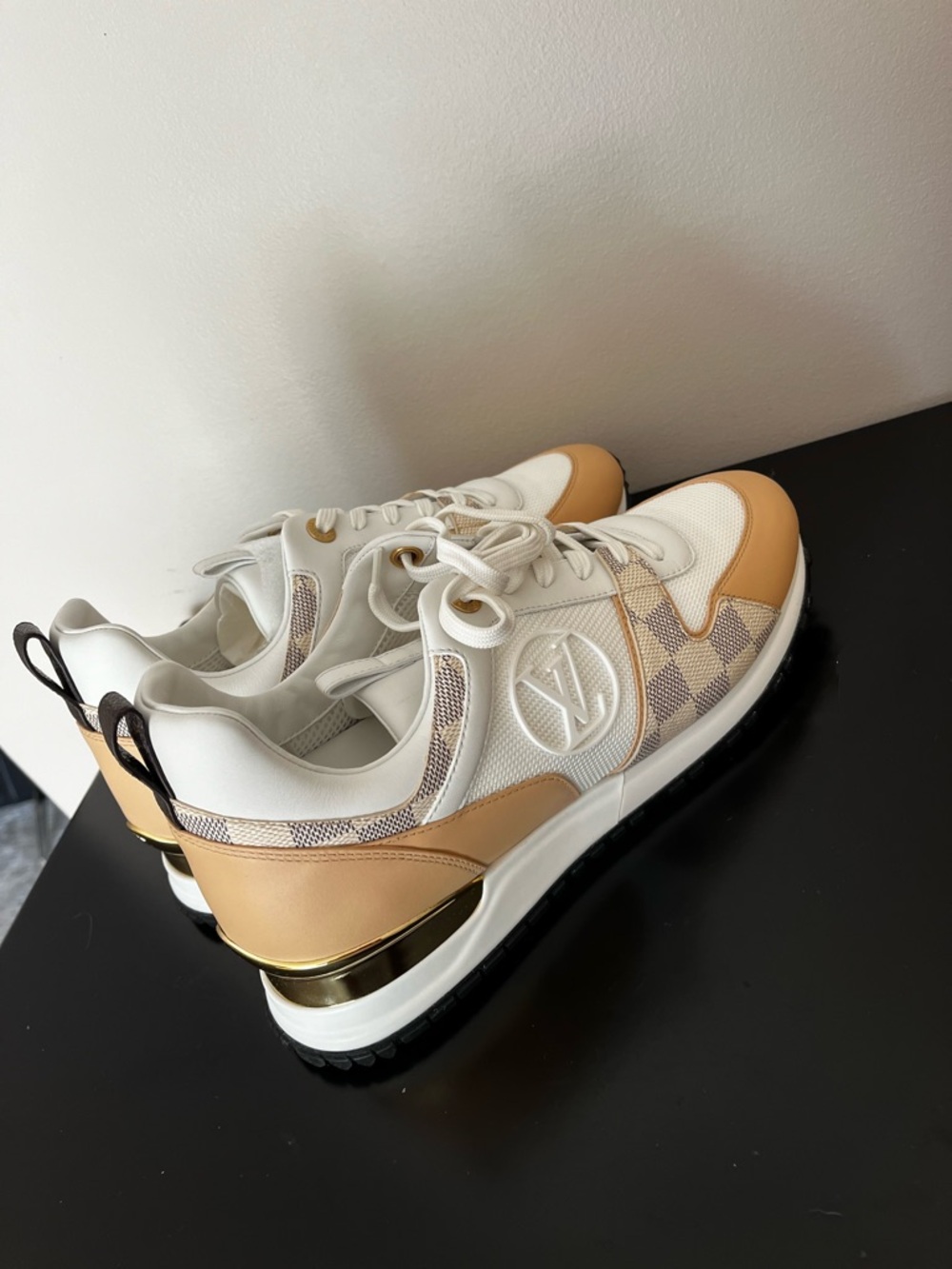Louis Vuitton sz 39.5 new sneakers - Picture 6 of 7